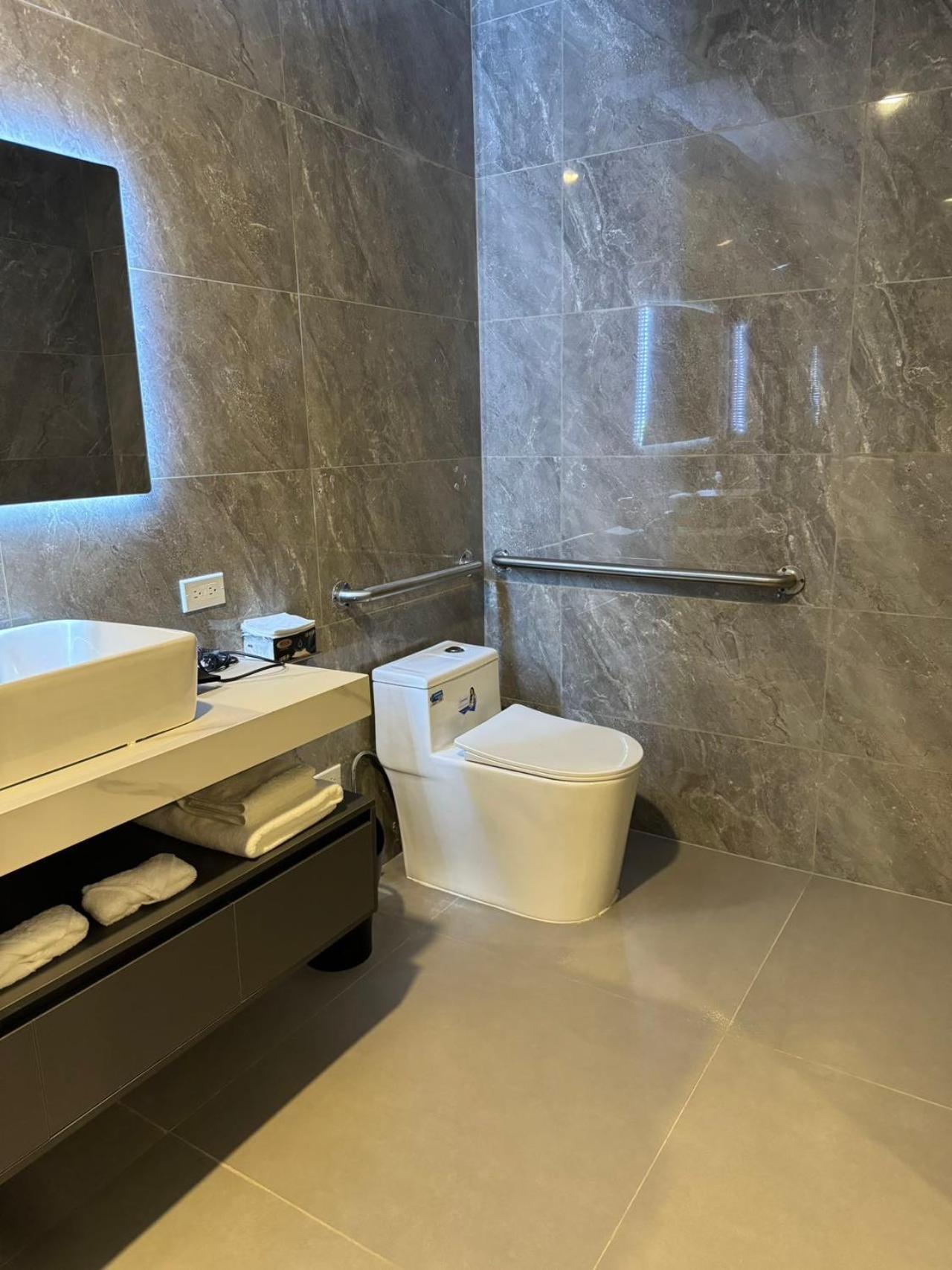 Water Bay Hotel Saipan Garapan Kültér fotó
